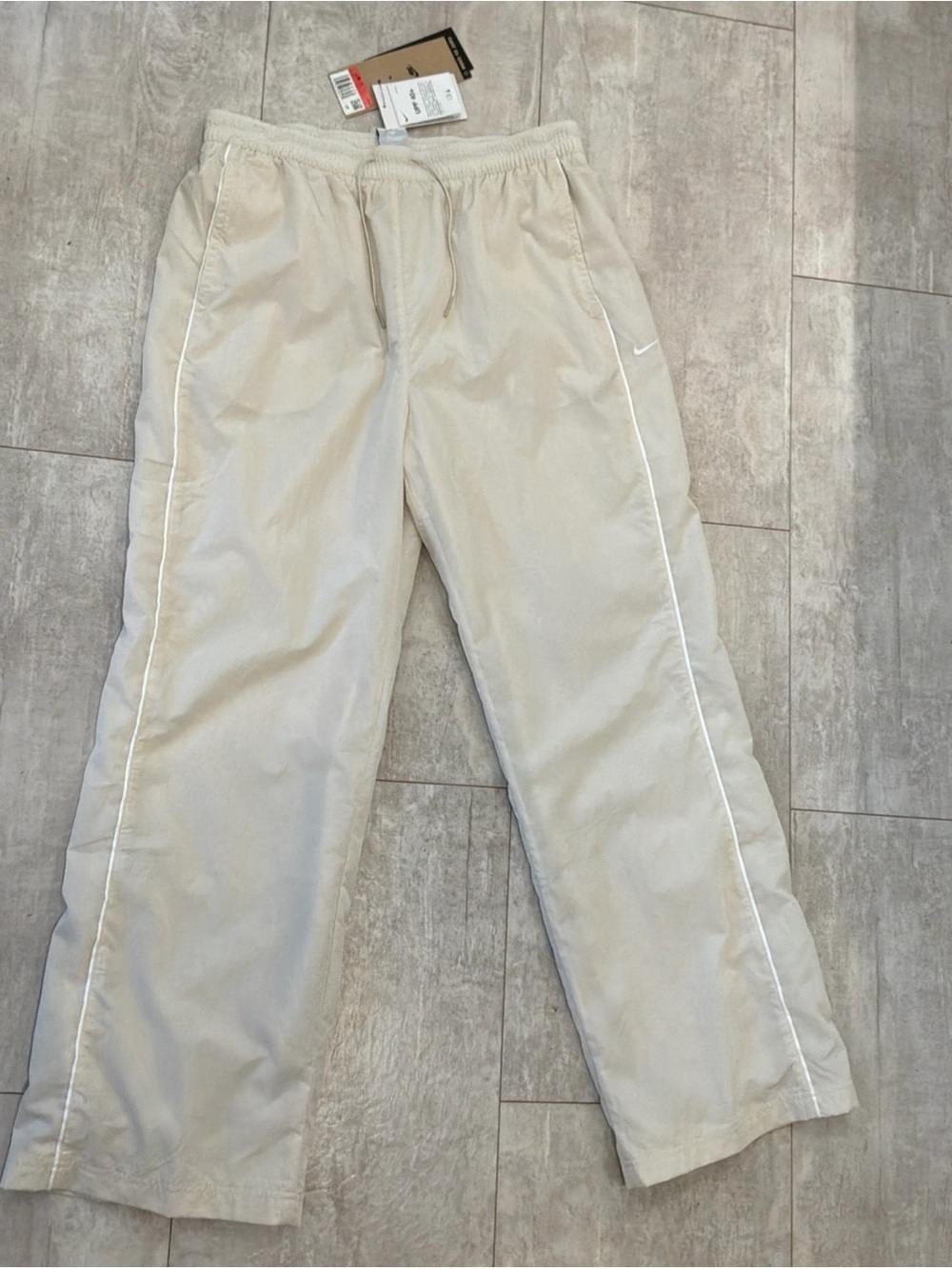 NWT Nike Women’s L Beige Active Windbreaker Pants UPF 40 Hiking Workout Outdoor